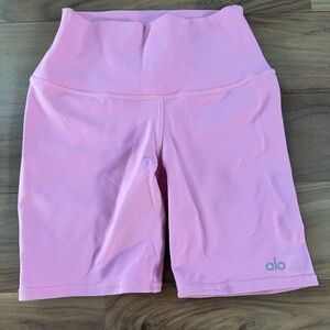 Alo Airbrush Bike shorts pink
